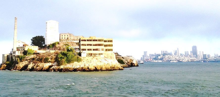 Tranvía panorámico y acceso a Alcatraz a primera hora.